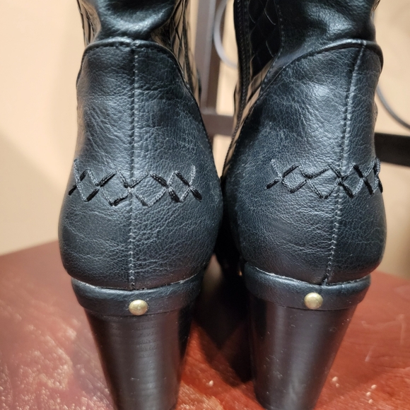 Monroe and Maine Boots - Picture 9 of 11